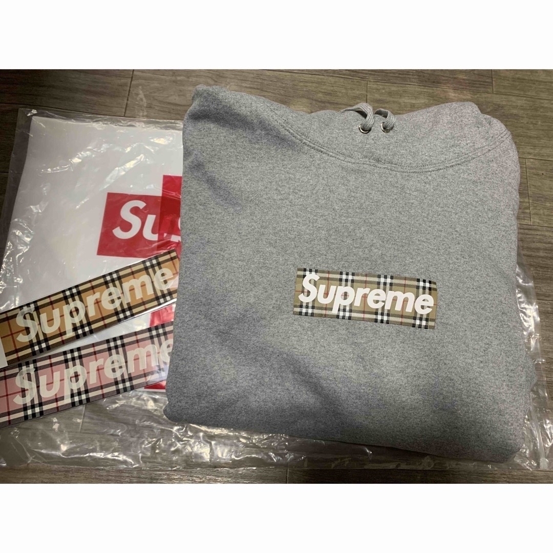 Supreme - 入手困難 激レアBurberry supreme シュプリーム パーカーの+