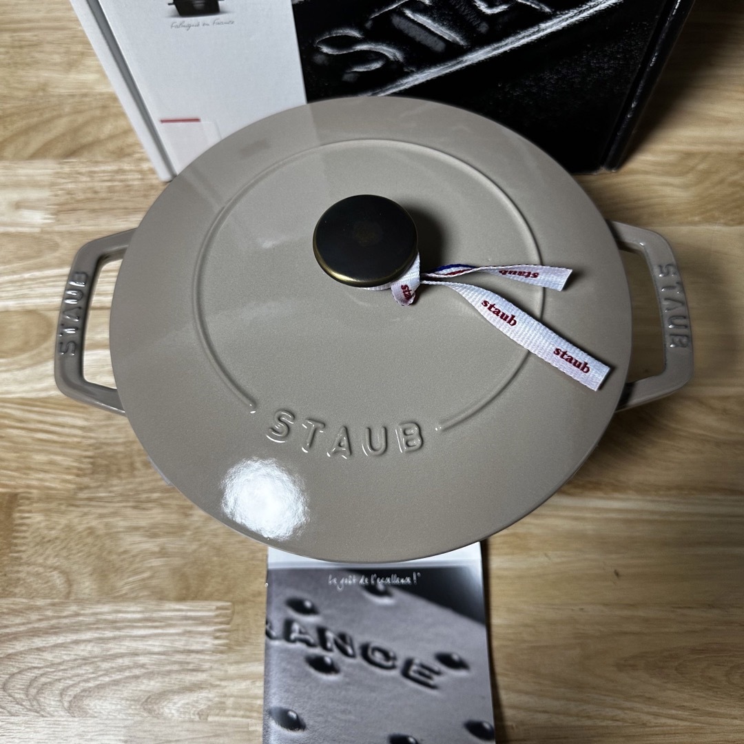 STAUB(ストウブ)の新品　ストウブ ワナベ 20cm サイズＬ　リネン　staub ココット  インテリア/住まい/日用品のキッチン/食器(鍋/フライパン)の商品写真