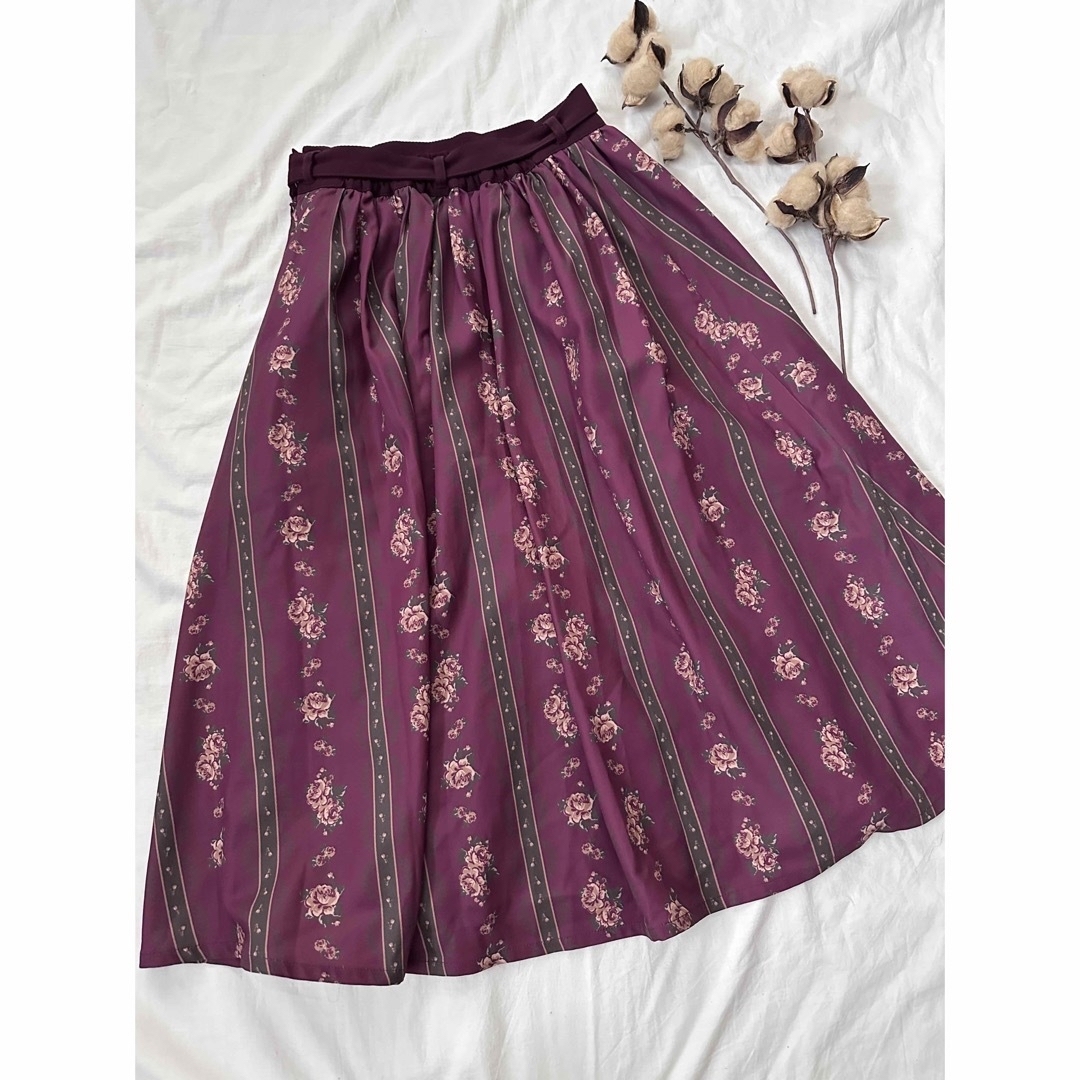 F i.n.t(フィント)のおでかけに♡フィント　クラシカル花柄スカート　ボルドー　欧風 レディースのスカート(ひざ丈スカート)の商品写真