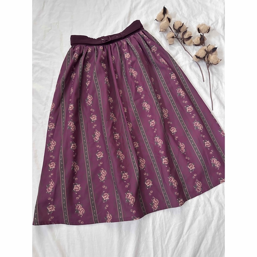 F i.n.t(フィント)のおでかけに♡フィント　クラシカル花柄スカート　ボルドー　欧風 レディースのスカート(ひざ丈スカート)の商品写真