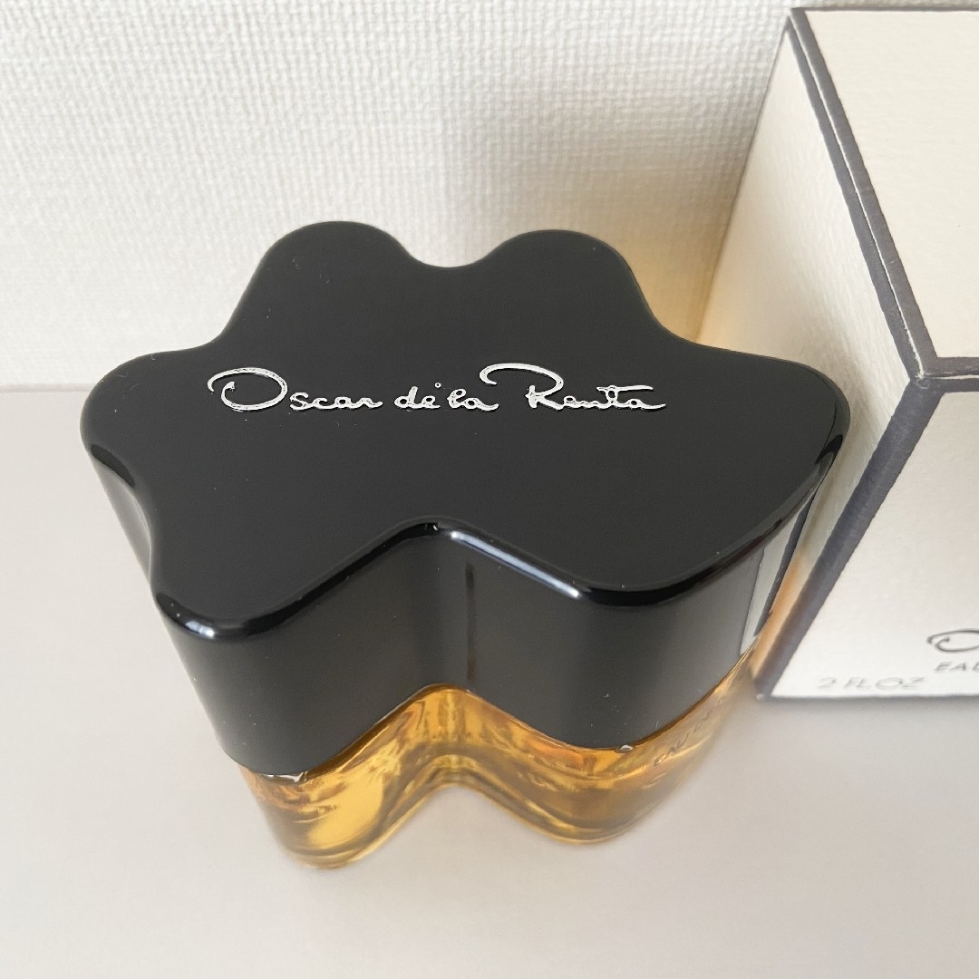 Oscar de la Renta(オスカーデラレンタ)の箱あり 新品未使用 Oscar de la Renta オードトワレ 60ml コスメ/美容の香水(香水(女性用))の商品写真