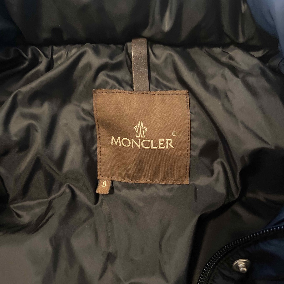 MONCLER(モンクレール)のモンクレール　ダウン　ファー　フード　ブラック レディースのジャケット/アウター(ダウンジャケット)の商品写真