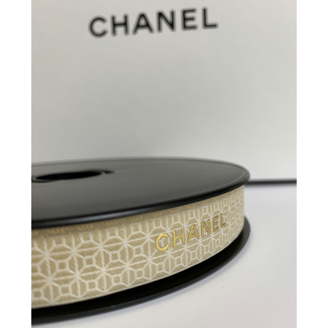 CHANEL(シャネル)のCHANEL ラッピング リボン GOLD 1m インテリア/住まい/日用品のオフィス用品(ラッピング/包装)の商品写真