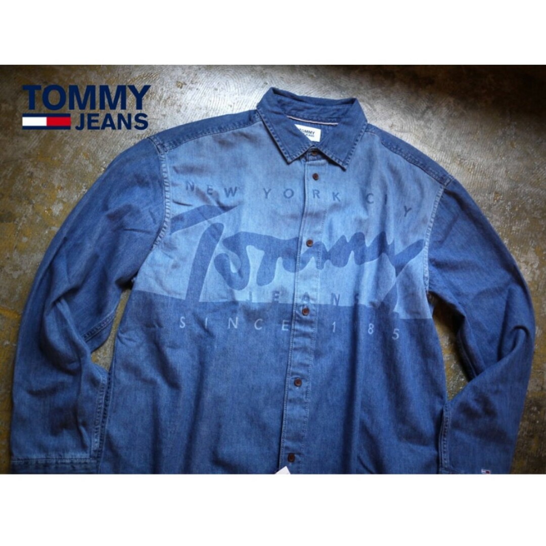 TOMMY JEANS(トミージーンズ)の新品未使用　トミージーンズ ロゴ デニム シャツ フラッグ  TOMMY HIL メンズのトップス(シャツ)の商品写真