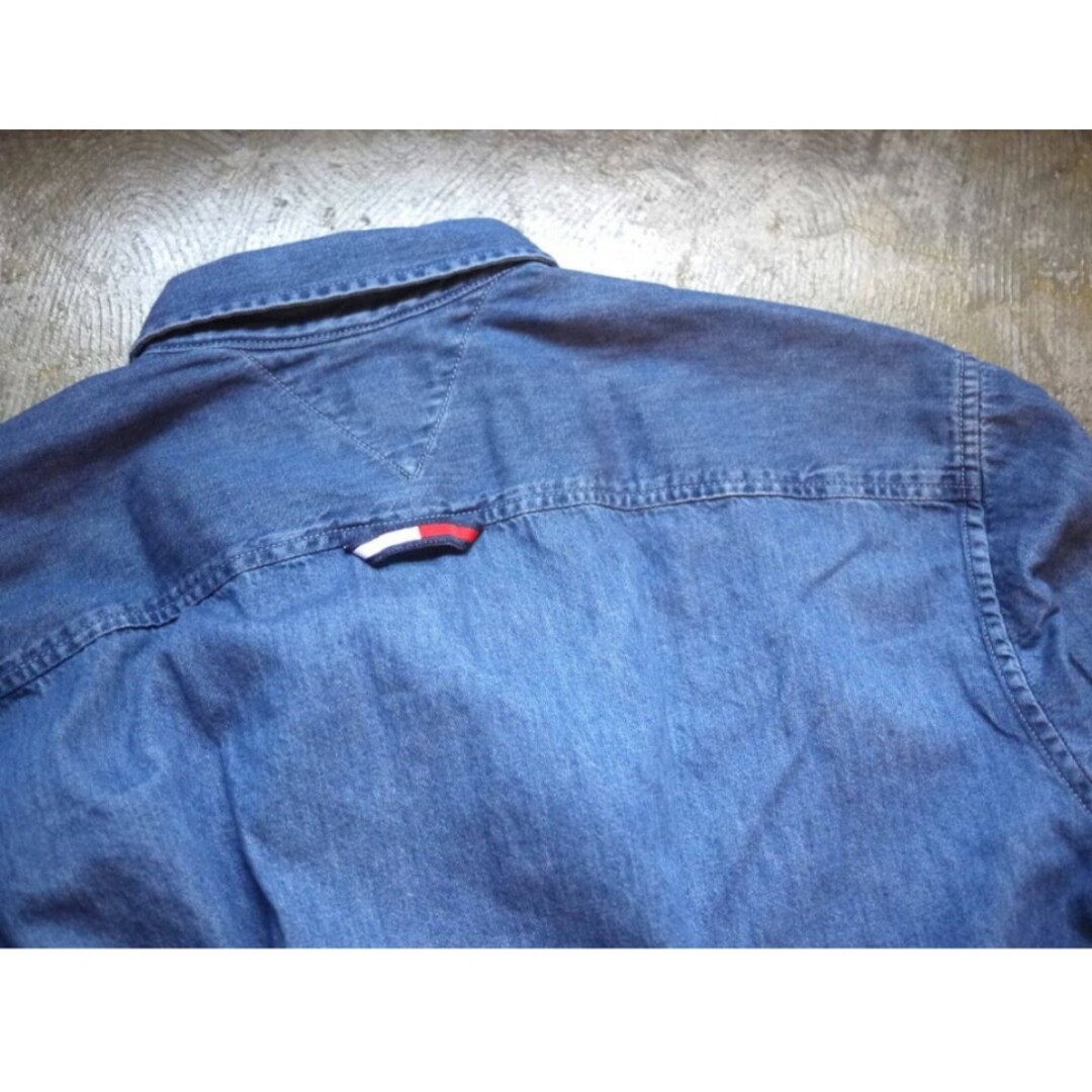 TOMMY JEANS(トミージーンズ)の新品未使用　トミージーンズ ロゴ デニム シャツ フラッグ  TOMMY HIL メンズのトップス(シャツ)の商品写真