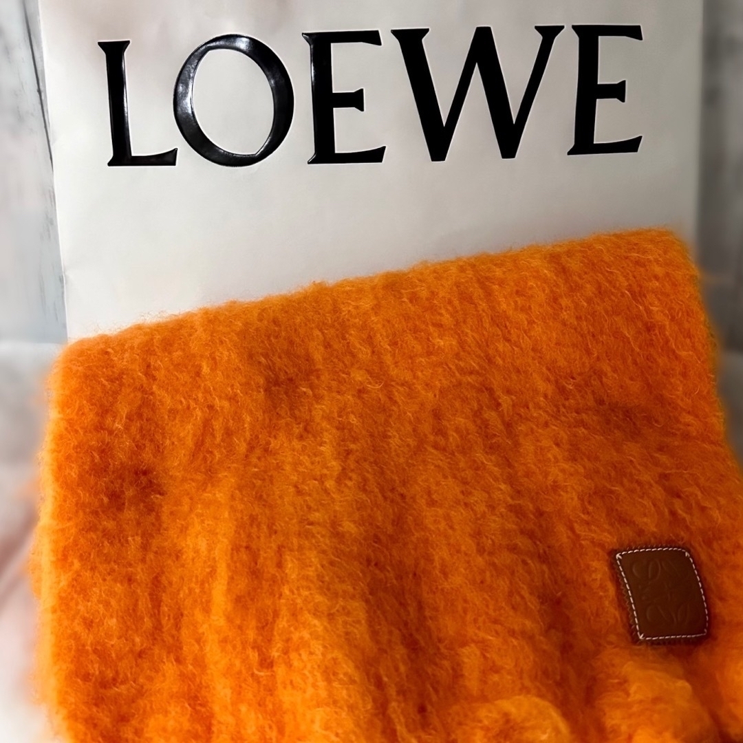 LOEWE(ロエベ)のLOEWEロングマフラー 週末限定価格 レディースのファッション小物(マフラー/ショール)の商品写真