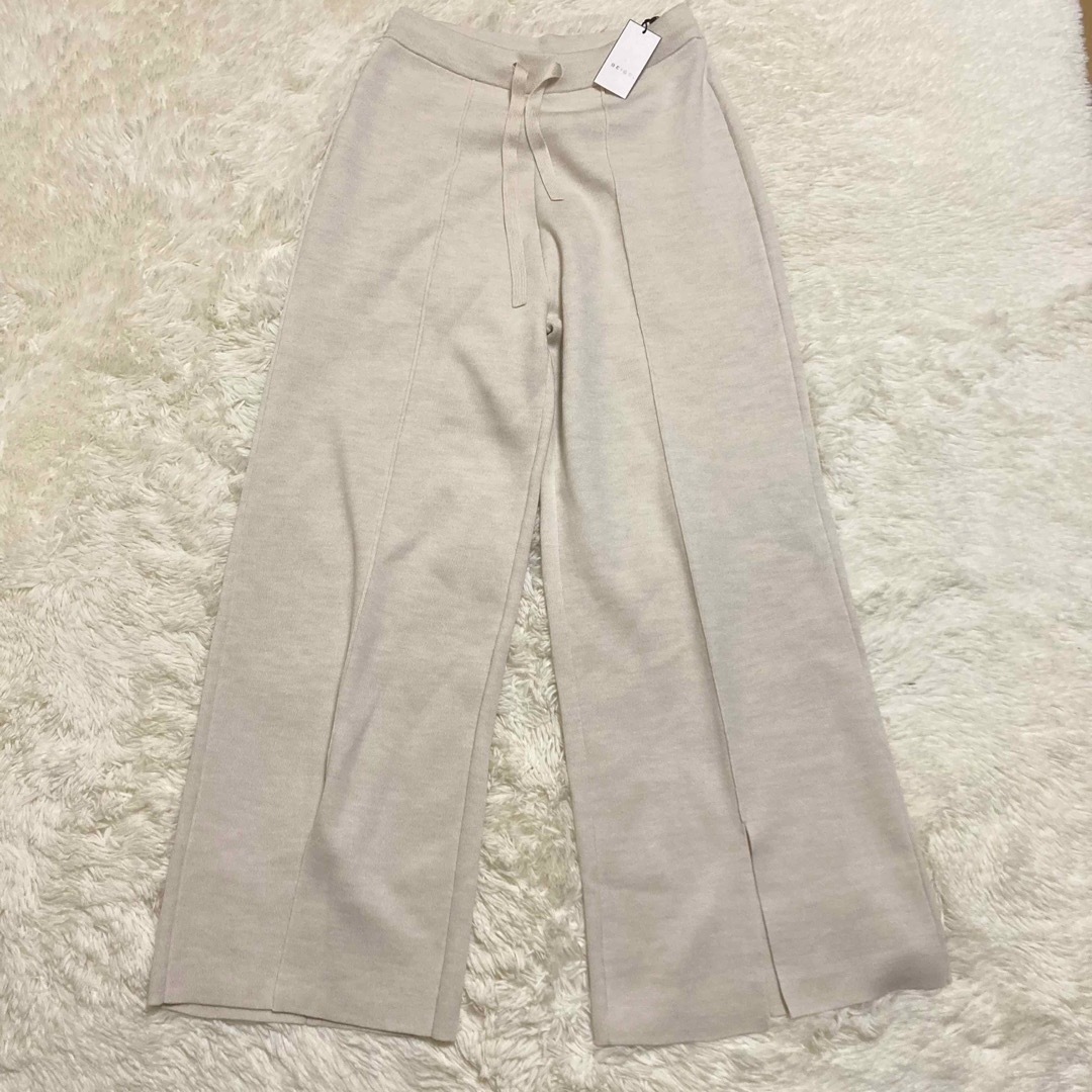 BEIGE,(ベイジ)の未使用　ベイジ　ワイド　ニット　パンツ レディースのパンツ(カジュアルパンツ)の商品写真