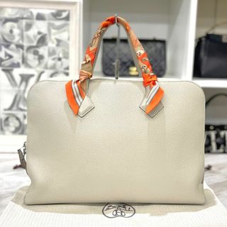 エルメス ヴィクトリアライト トゴ パールグレー ビジネスバッグ C エルメス ヴィクトリアライト トゴ パールグレー ビジネスバッグ C
