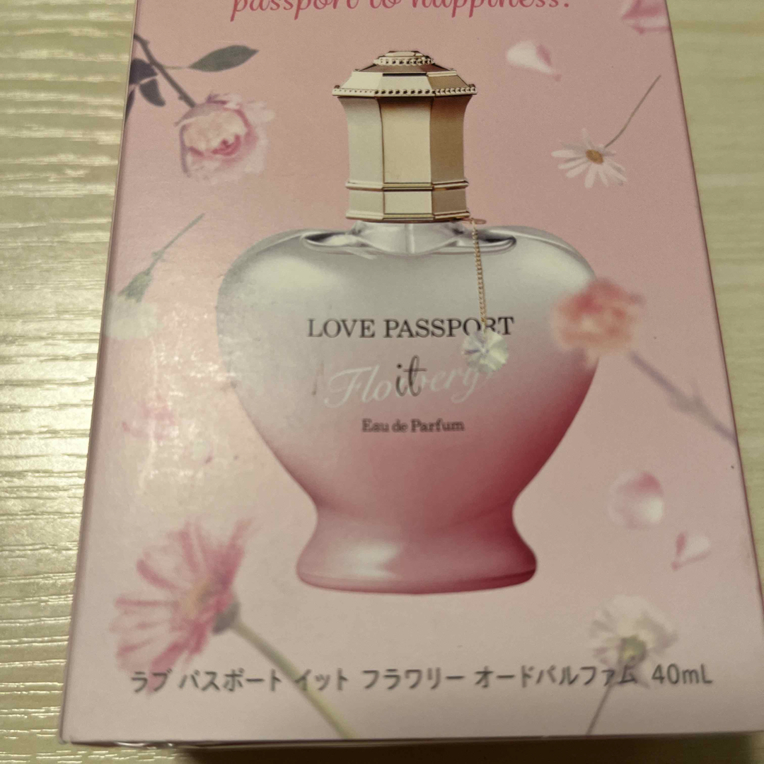 Love Passport(ラブパスポート)のラブパスポート　イットフラワリーオードパルファム コスメ/美容の香水(香水(女性用))の商品写真