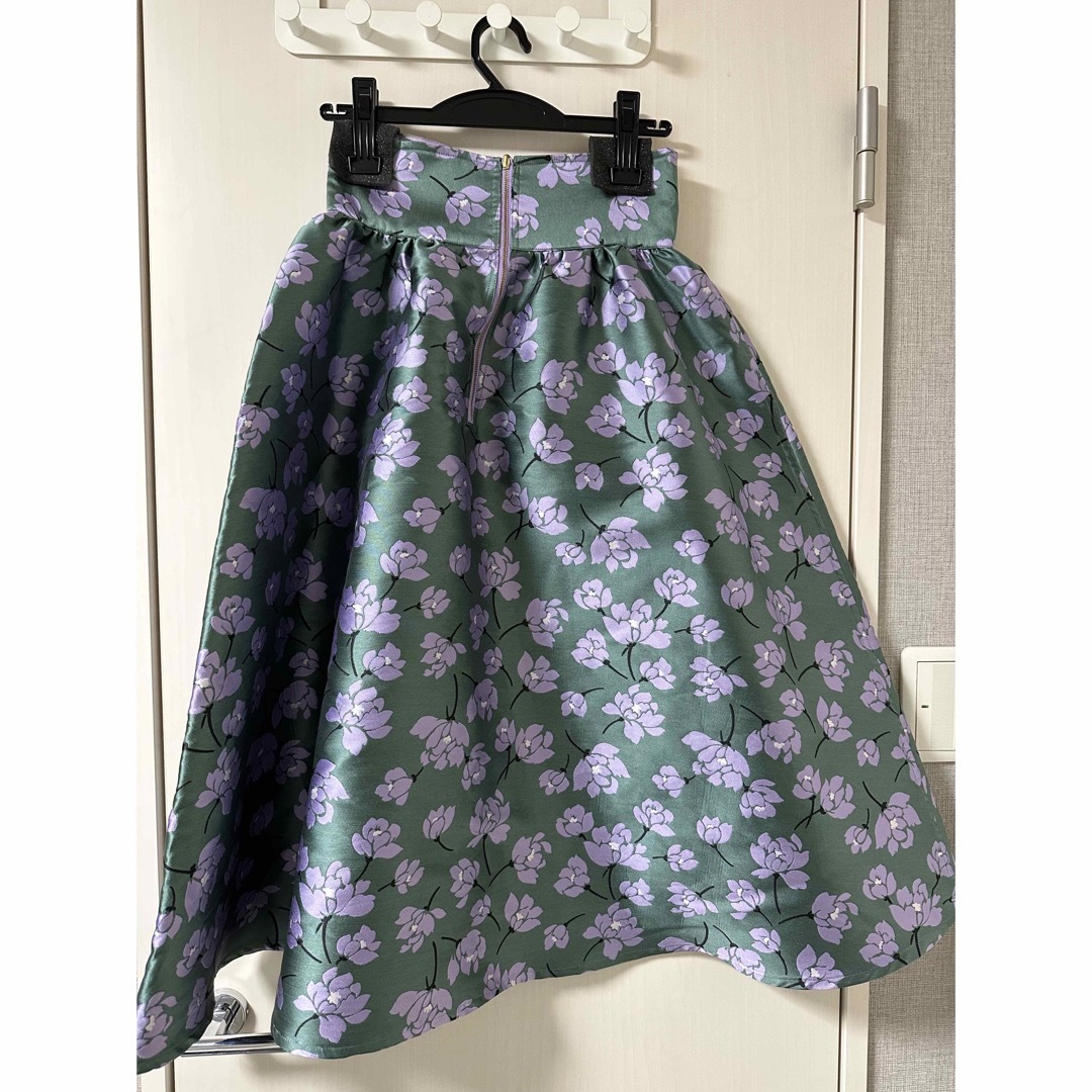 akiki リバーシブルスカート　美品　フラワー　38サイズ