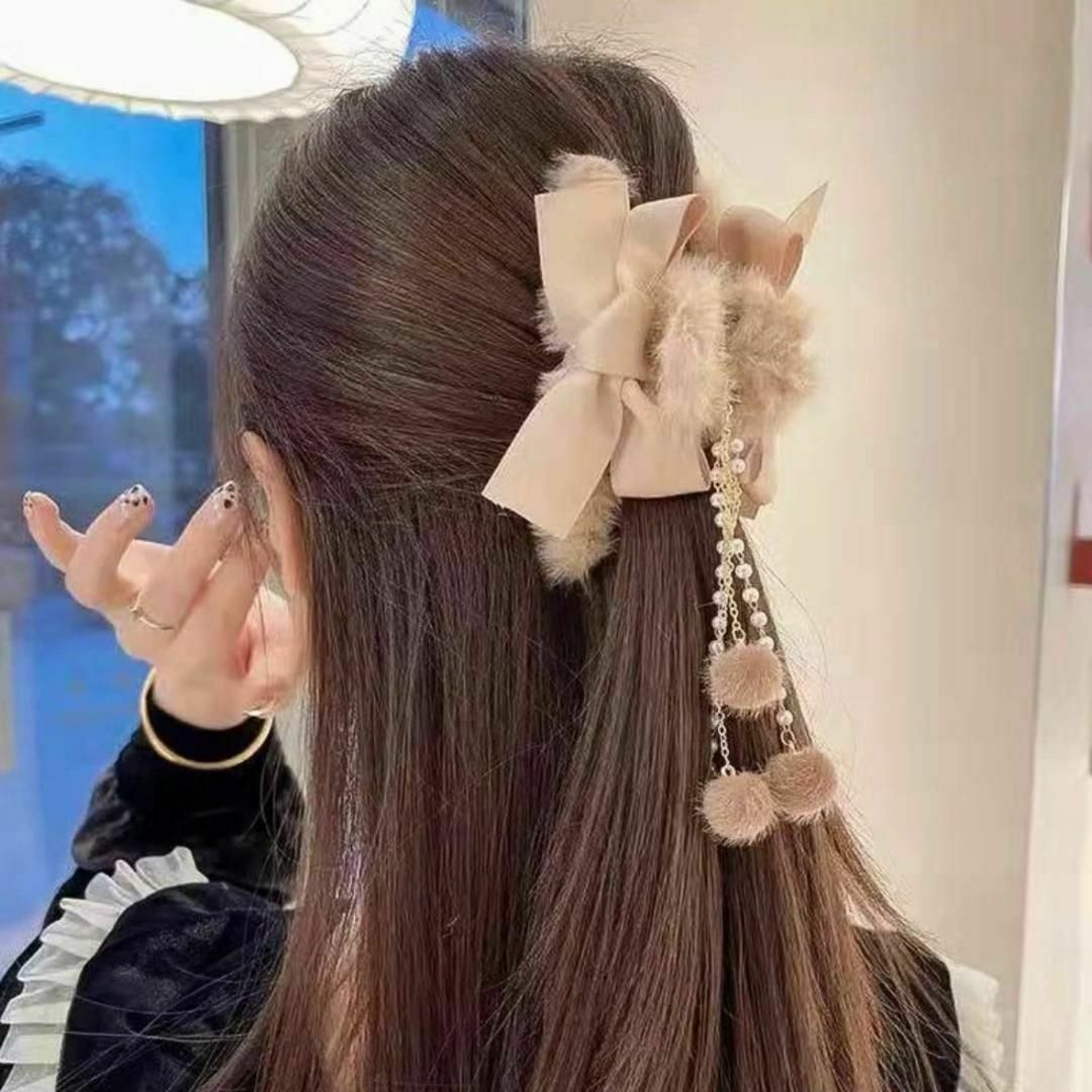 リボン もこもこ ヘアクリップ ブラウン★ チェーン付き パール かわいい 韓国 レディースのヘアアクセサリー(バレッタ/ヘアクリップ)の商品写真