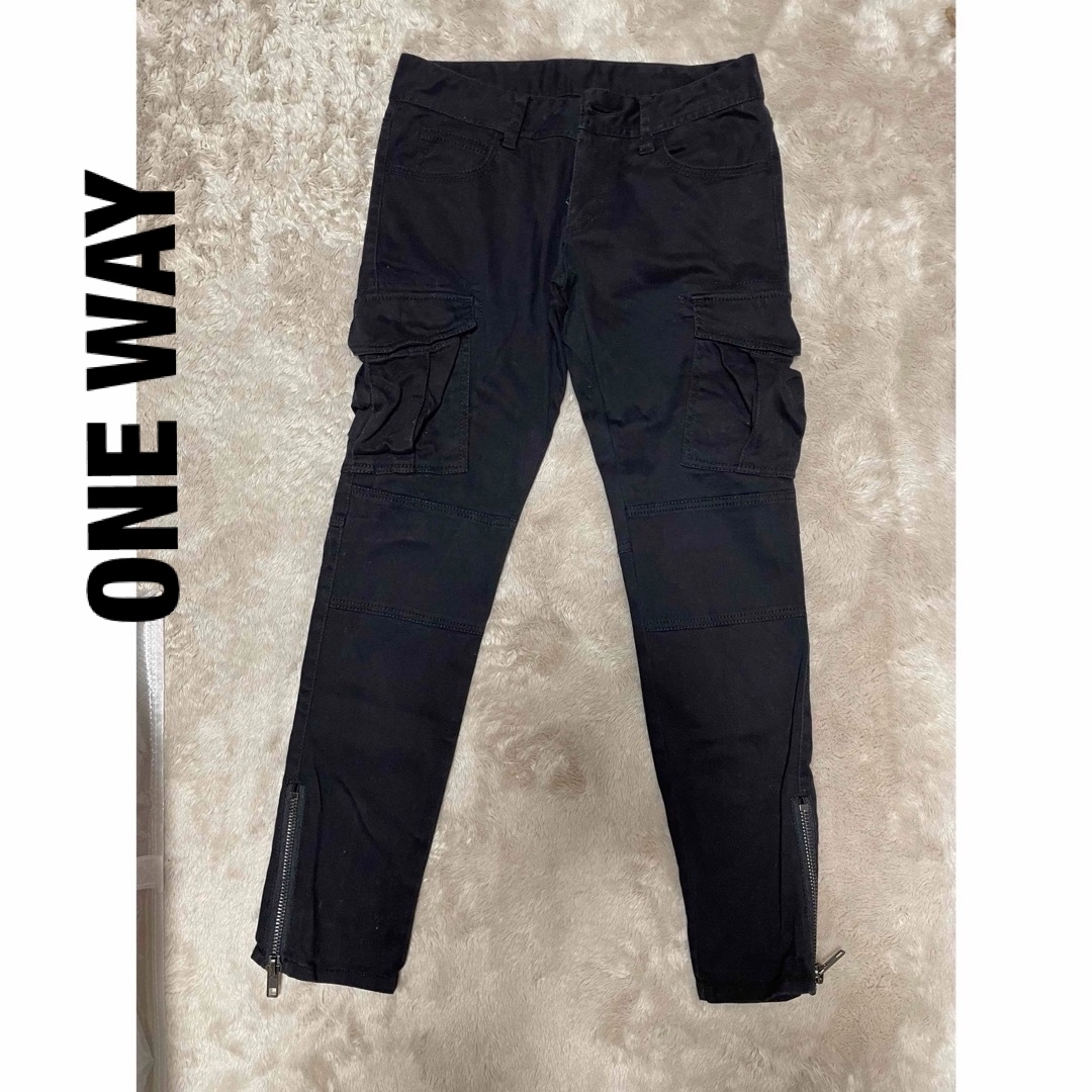 one*way(ワンウェイ)の【新品、未使用】ONE WAY  ワンウェイ　黒　カーゴパンツスキニーレディース レディースのパンツ(ワークパンツ/カーゴパンツ)の商品写真