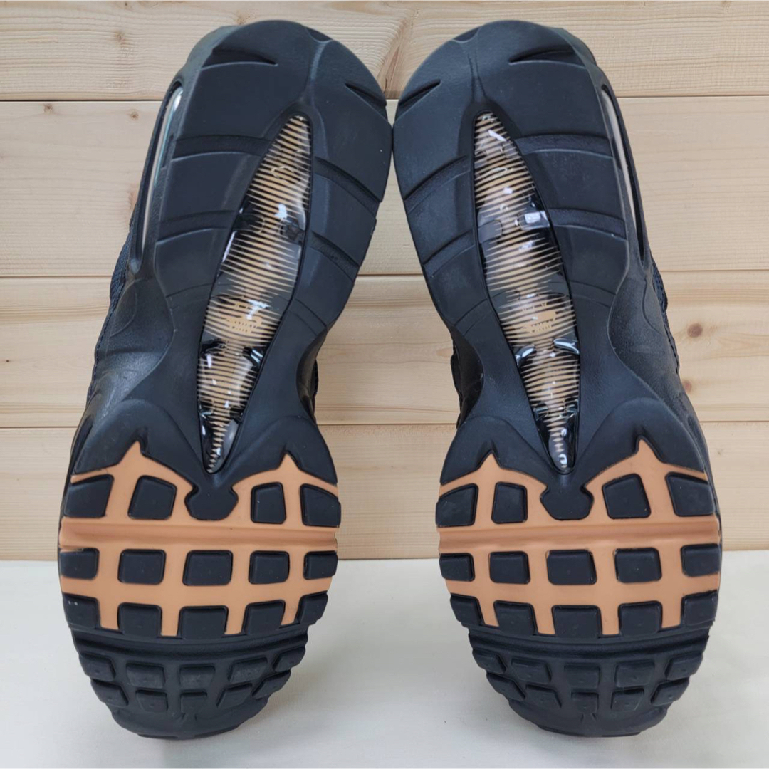 NIKE(ナイキ)のナイキ エアマックス 95 黒/エレメントゴールド/セサミ  27.5 cm メンズの靴/シューズ(スニーカー)の商品写真