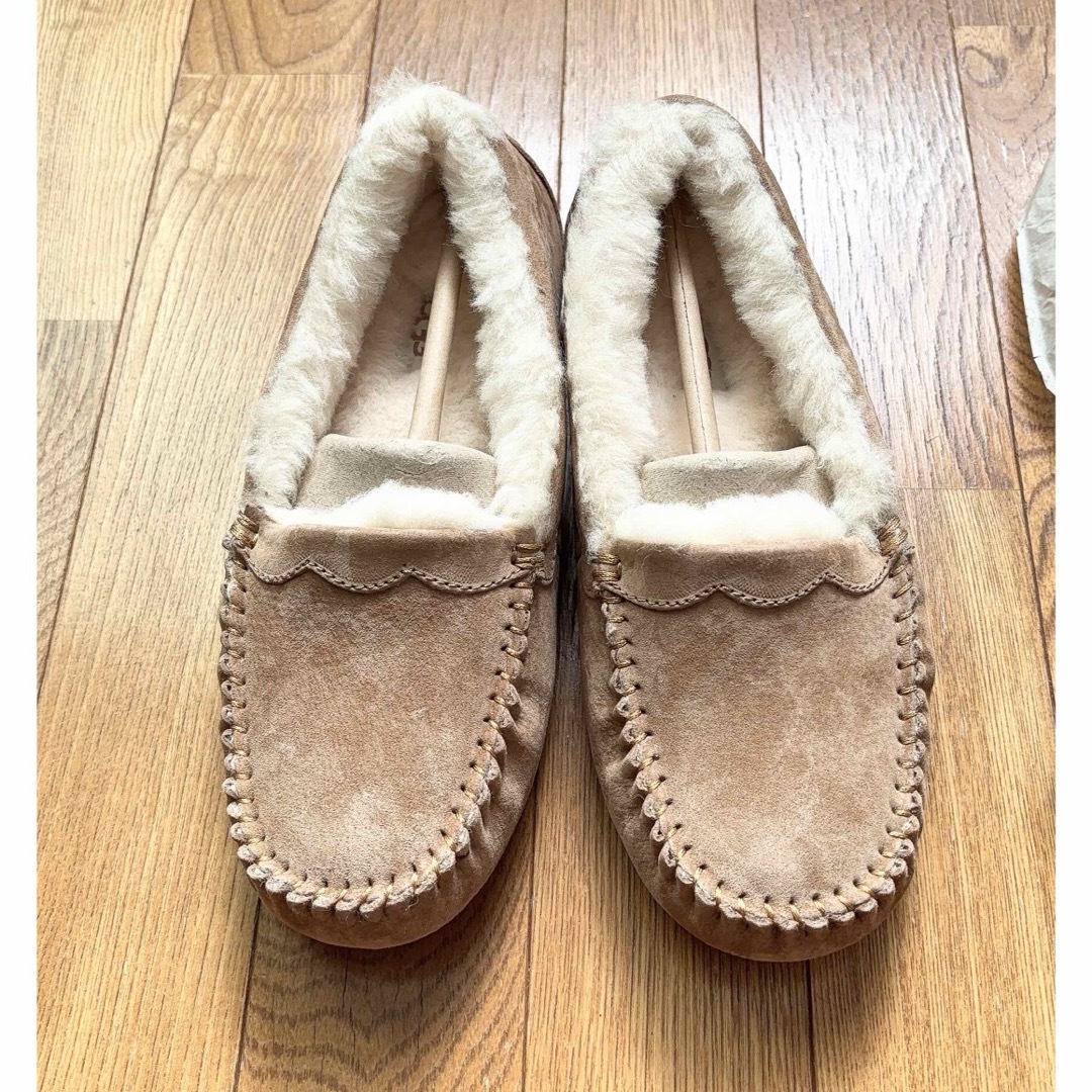 新品　UGG アグ　25cm  グレージュ　ボアモカシン　スリッポン