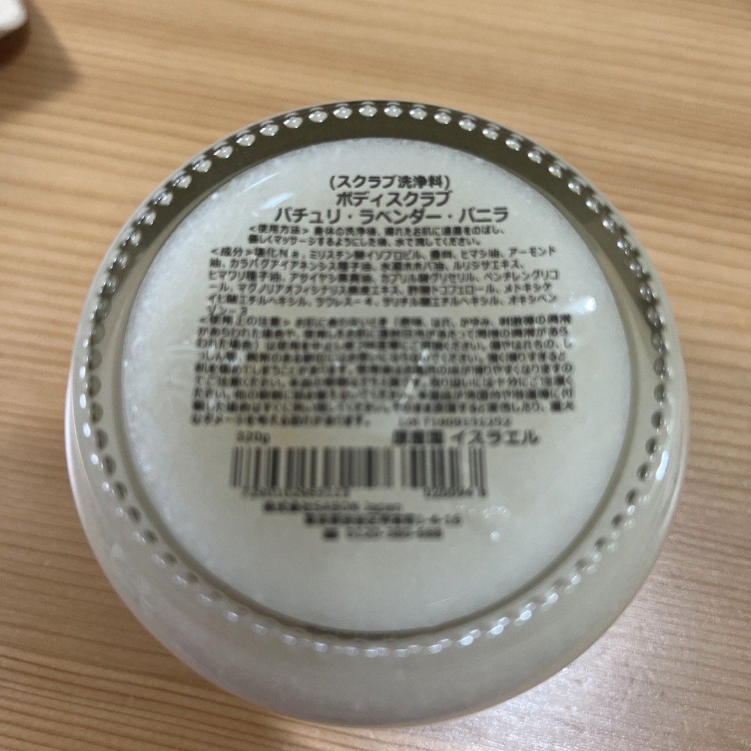 SABON(サボン)のSABON サボン　ボディスクラブ　パチュリラベンダーバニラの香り　320g コスメ/美容のボディケア(ボディスクラブ)の商品写真