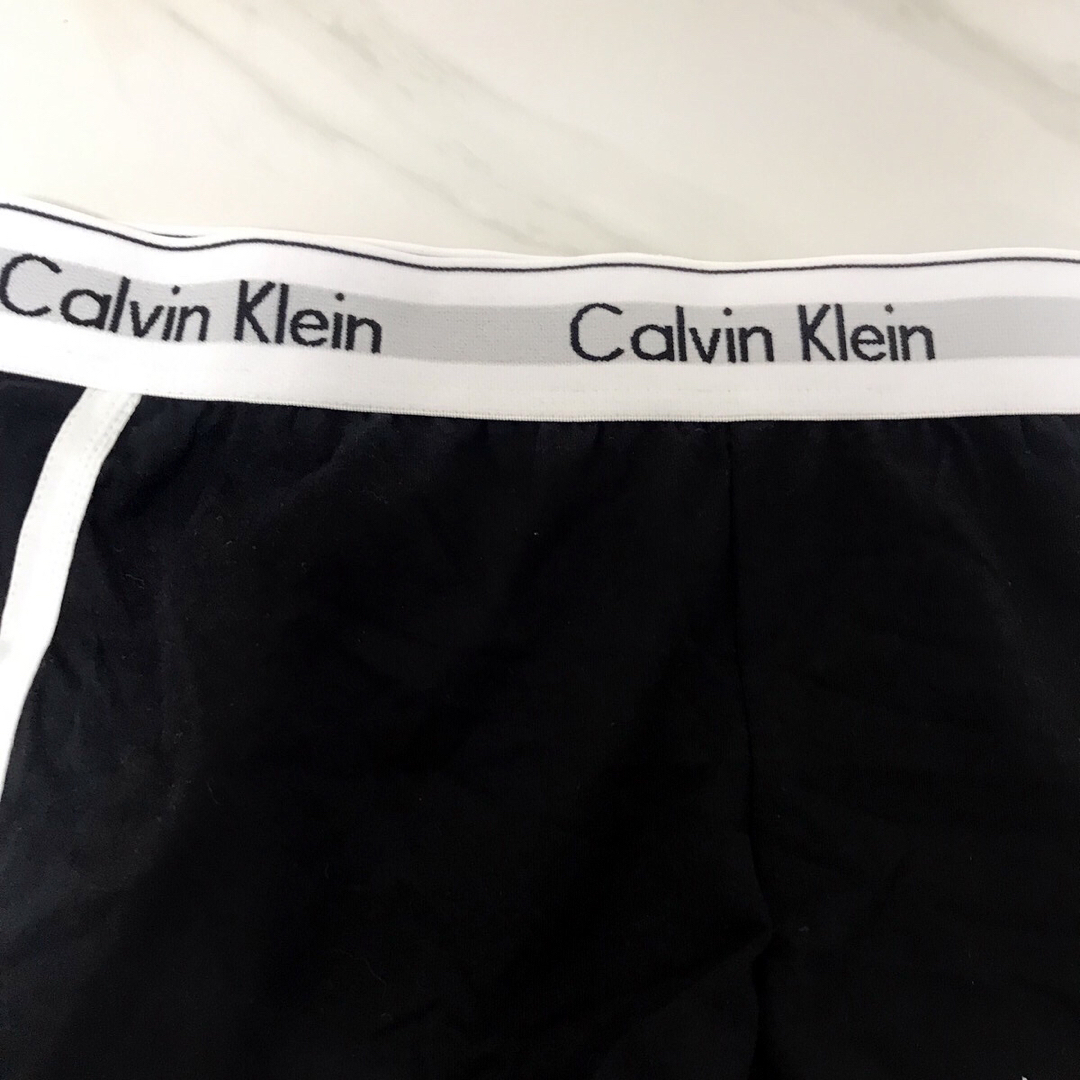 ck Calvin Klein(シーケーカルバンクライン)のカルバンクライン　ck ショートパンツ ブラック➕グレー 下着 Mサイズ レディースの下着/アンダーウェア(ショーツ)の商品写真