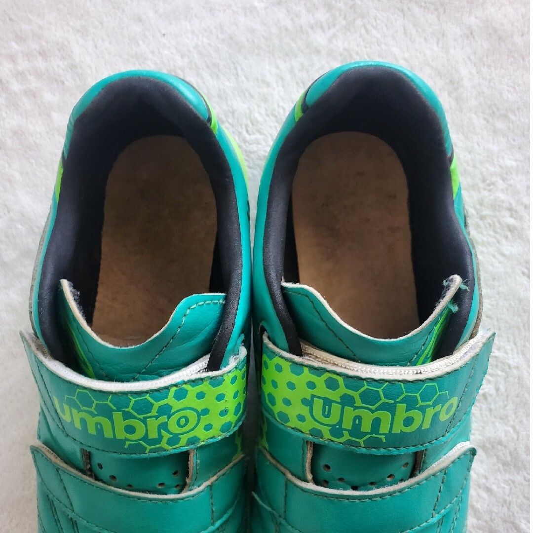 UMBRO(アンブロ)のジュニアサッカートレーニングシューズ２０cm キッズ/ベビー/マタニティのキッズ靴/シューズ(15cm~)(スニーカー)の商品写真