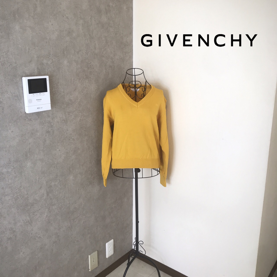 GIVENCHY(ジバンシィ)のジバンシー♡1度着用　ロゴ入りニット レディースのトップス(ニット/セーター)の商品写真