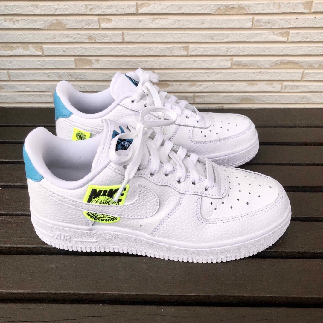 NIKE(ナイキ)のりか様専用 NIKE WMNS AIR FORCE ナイキ エア フォース レディースの靴/シューズ(スニーカー)の商品写真