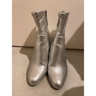 スティーブマデン(Steve Madden)のsteve madden シルバーブーツ24.5cm(ブーツ)