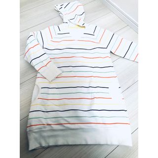 ユニクロ(UNIQLO)のユニクロ　スウェットパーカー　140(Tシャツ/カットソー)