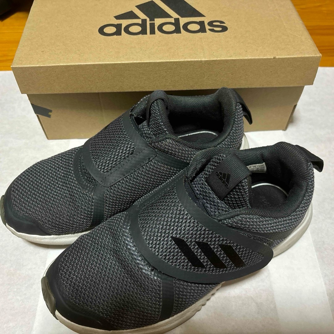 adidas(アディダス)のadidas ジュニアシューズ　21.5cm キッズ/ベビー/マタニティのキッズ靴/シューズ(15cm~)(スニーカー)の商品写真