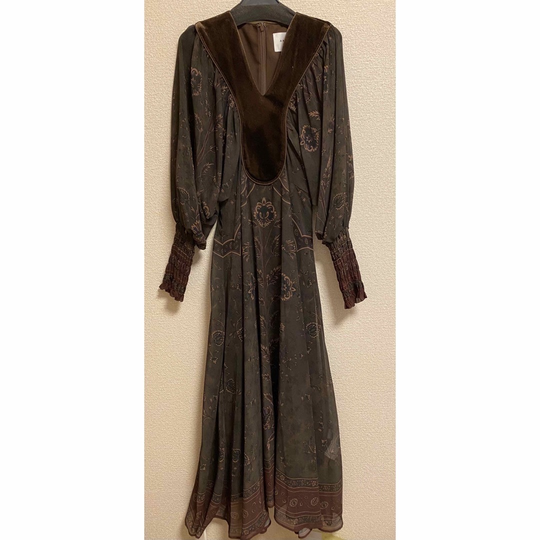 Ameri VINTAGE(アメリヴィンテージ)のAMERI VELOUR DOCKING SCARF DRESS レディースのワンピース(ロングワンピース/マキシワンピース)の商品写真