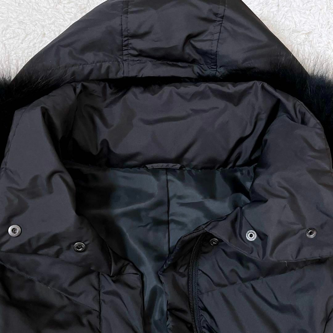 COMME CA ISM(コムサイズム)の美品✨コムサイズム ロングダウンコート ファー付き ベルト ブラック Aライン レディースのジャケット/アウター(ダウンジャケット)の商品写真