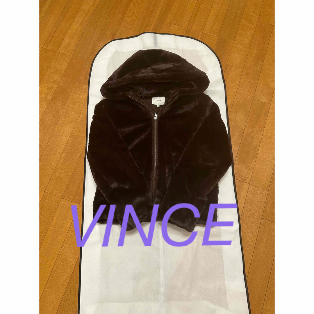 Vince(ビンス)のVINCエコファージャケット袖リブもあって暖かいパンツにもスカートにもセール中 レディースのジャケット/アウター(毛皮/ファーコート)の商品写真