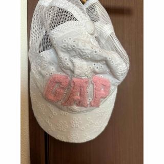 ベビーギャップ(babyGAP)のGAPロゴ 白 帽子 48cm~50cm(帽子)