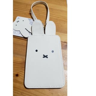 ミッフィー(miffy)のクツワ ミッフィー パスケース EB342WH(名刺入れ/定期入れ)