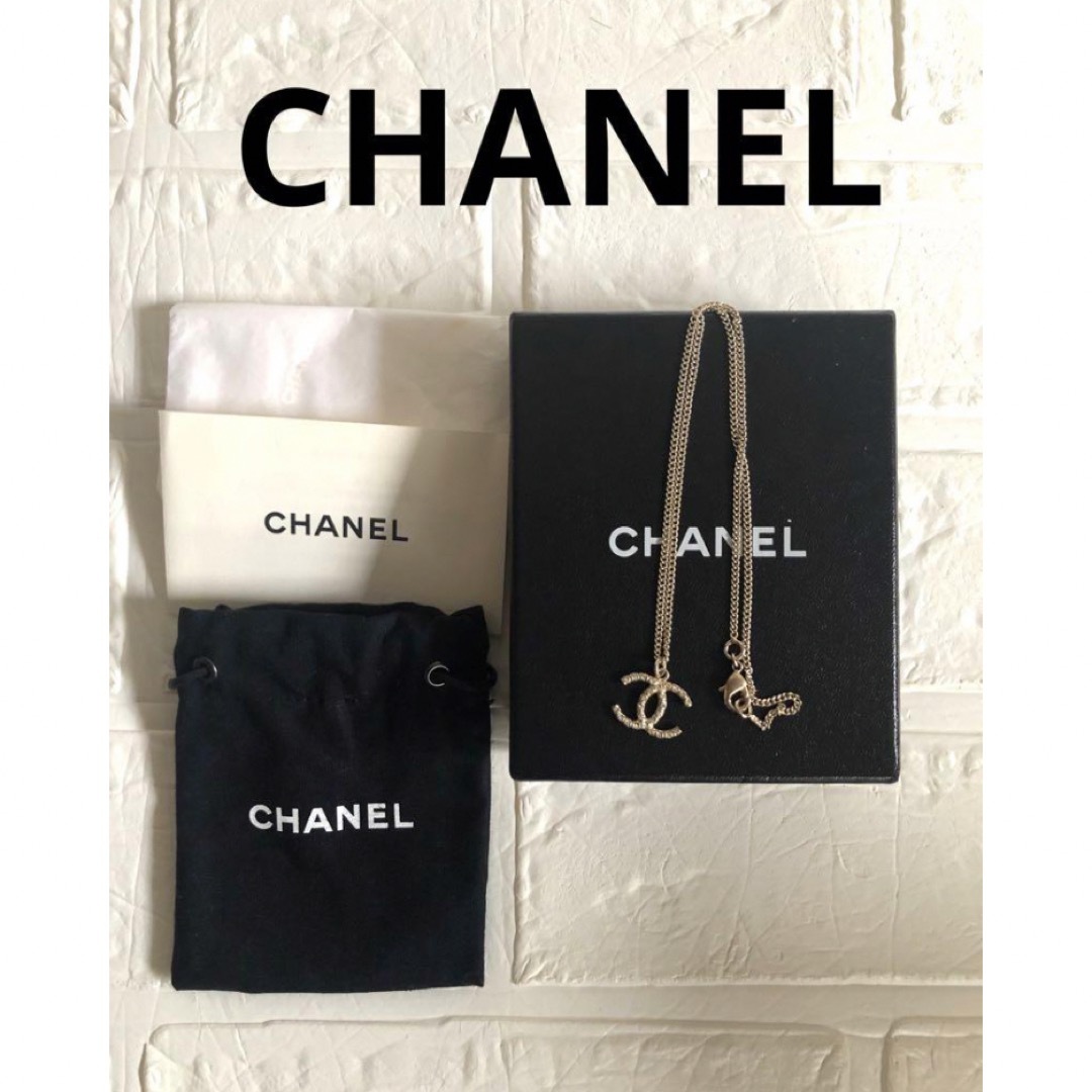 CHANEL(シャネル)の【美品】CHANELシャネルココマークラインストーン ネックレスゴールドシルバー レディースのアクセサリー(ネックレス)の商品写真