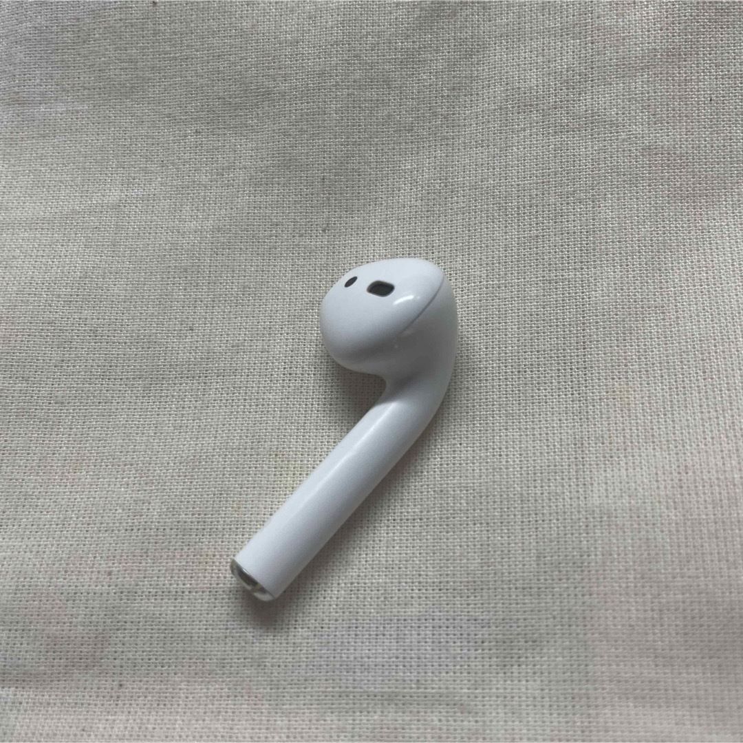 Apple(アップル)のAirPods(第二世代) 箱あり スマホ/家電/カメラのオーディオ機器(ヘッドフォン/イヤフォン)の商品写真