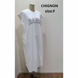 CHIGNON シニヨン DAWG ロゴワンピース TEE ホワイト レディース(ロングワンピース/マキシワンピース)