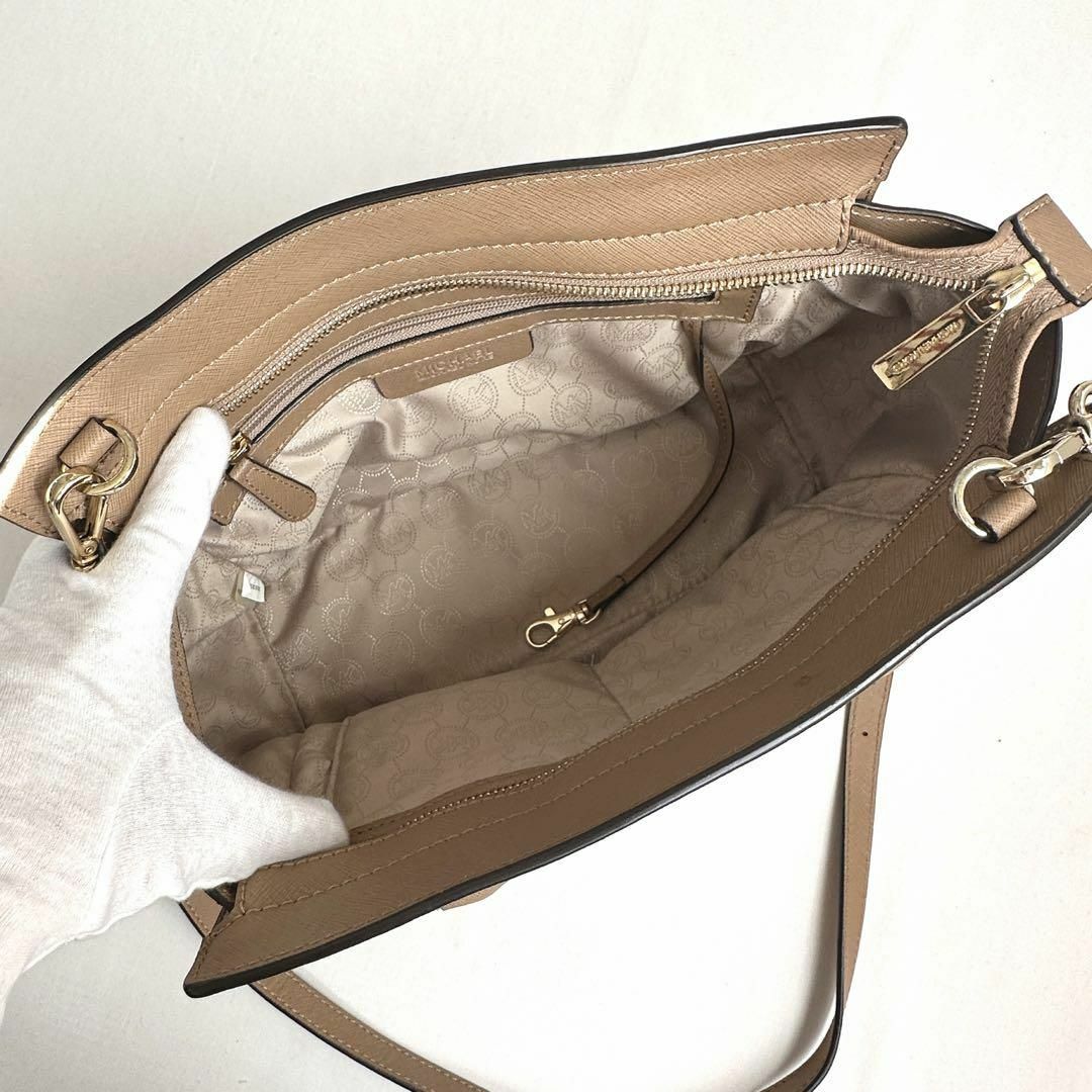 Michael Kors(マイケルコース)の【MICHEL KORS】2way ショルダーバッグ　ベージュ レディースのバッグ(ショルダーバッグ)の商品写真