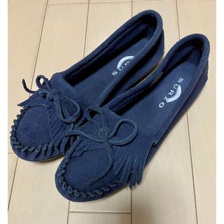 ミネトンカ(Minnetonka)のSURZO スエードモカシン　size 7 ネイビー(スリッポン/モカシン)