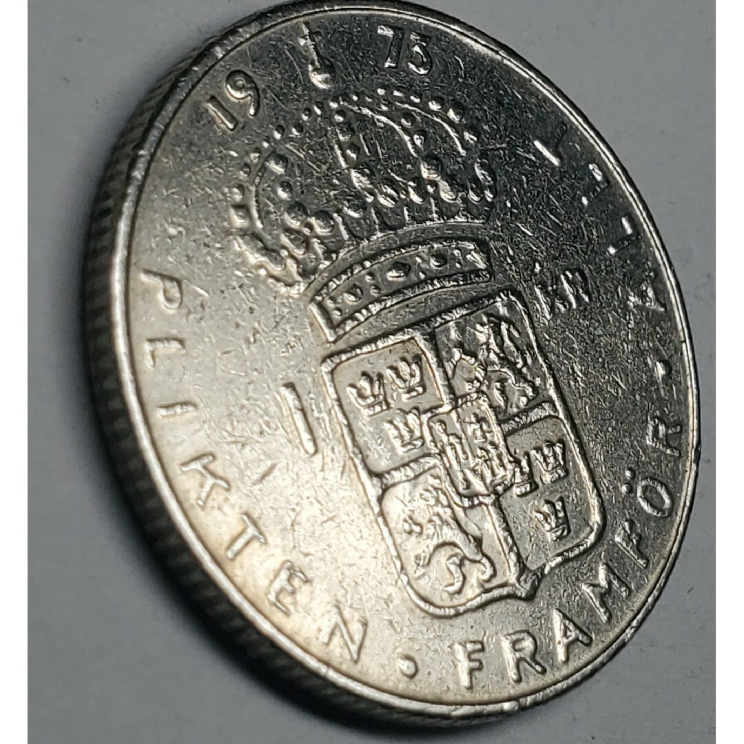 ヴィンテージスウェーデン1クローナ1973年カール16世デフォルメされたグスタフ エンタメ/ホビーの美術品/アンティーク(貨幣)の商品写真
