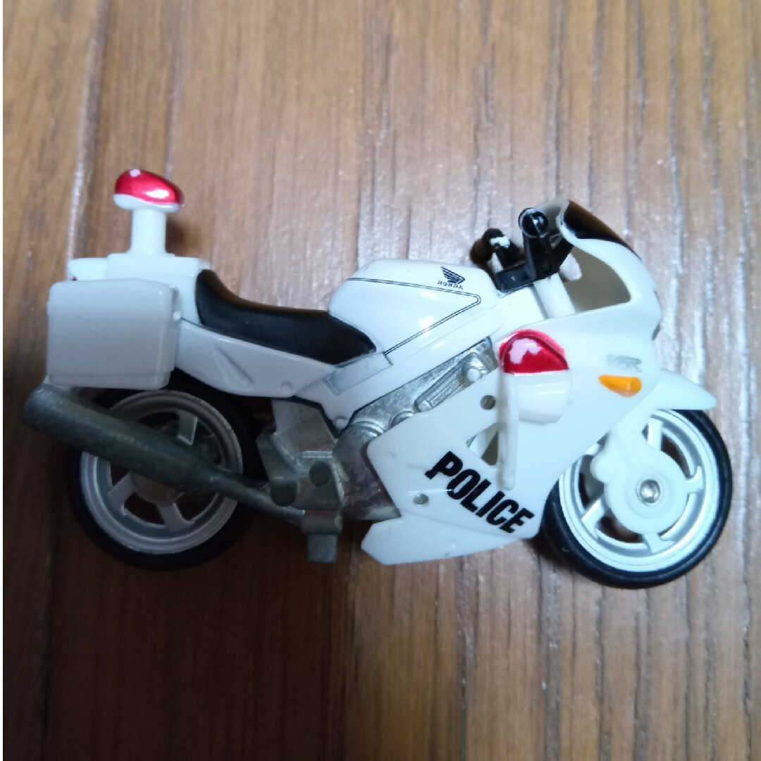 Takara Tomy(タカラトミー)のトミカ 白バイ HONDA VFR エンタメ/ホビーのおもちゃ/ぬいぐるみ(ミニカー)の商品写真