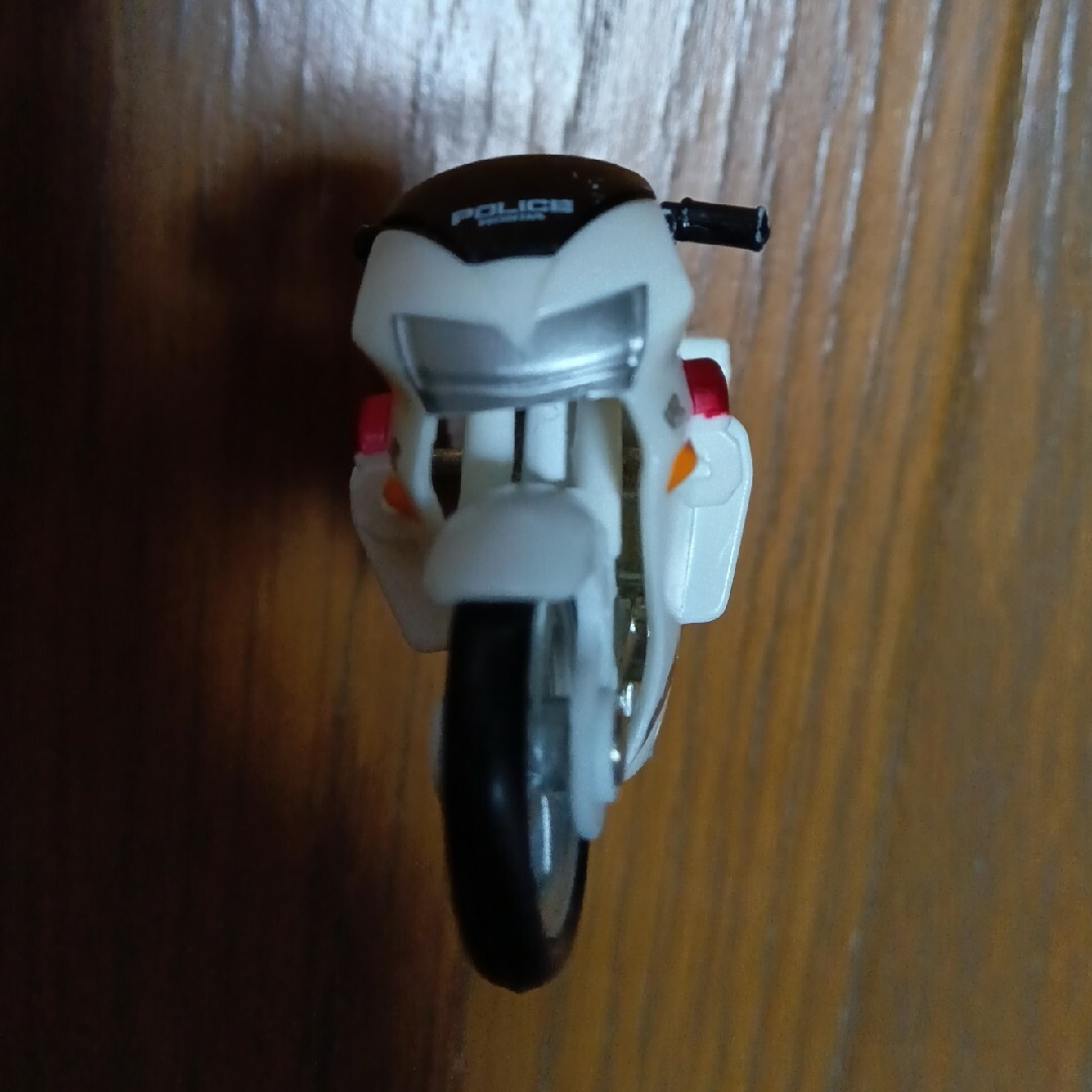 Takara Tomy(タカラトミー)のトミカ 白バイ HONDA VFR エンタメ/ホビーのおもちゃ/ぬいぐるみ(ミニカー)の商品写真