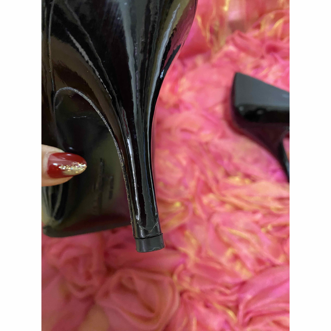 Salvatore Ferragamo(サルヴァトーレフェラガモ)のSALE！　フェラガモ　パンプス　ヴァラ　ブランド靴　　黒　エナメル　二次会　 レディースの靴/シューズ(ハイヒール/パンプス)の商品写真
