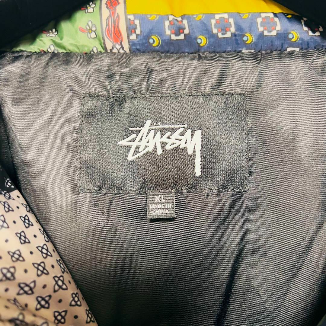 STUSSY(ステューシー)の【美品】STUSSYステューシー パッチワーク柄 ダウンジャケット XL 大きい メンズのジャケット/アウター(ダウンジャケット)の商品写真