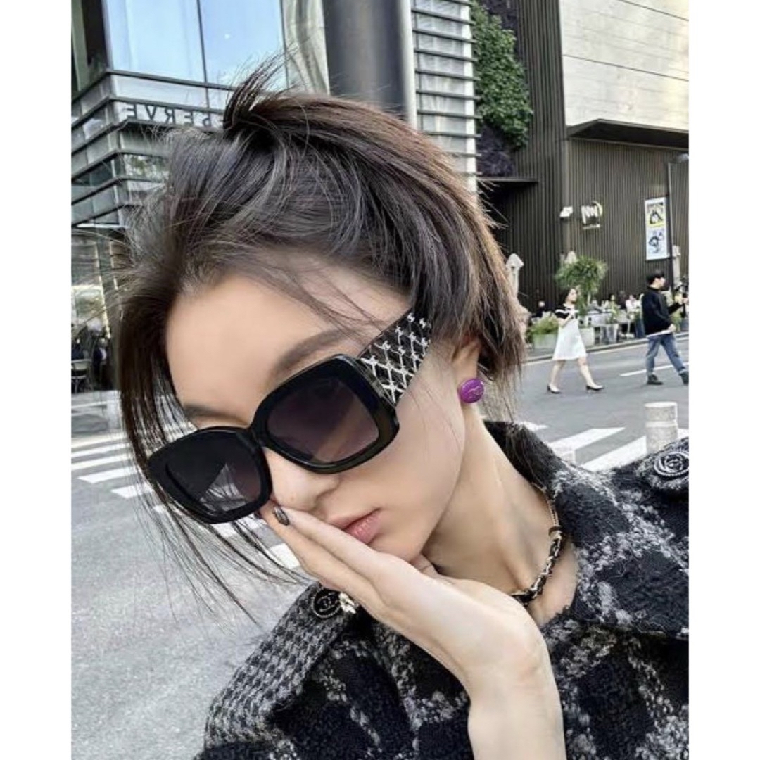 CHANEL(シャネル)のCHANEL CCマーク × マトラッセ サングラス ホワイト ブラック ココ レディースのファッション小物(サングラス/メガネ)の商品写真