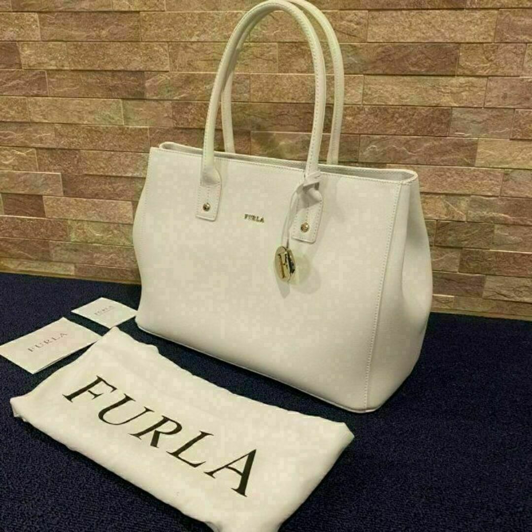 Furla - 美品 FURLA フルラ ホワイト ハンドバッグ カバン 大容量の