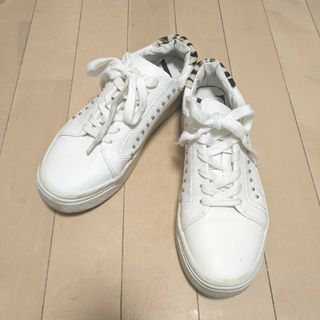 ザラ(ZARA)のZARA　白スニーカー(スニーカー)