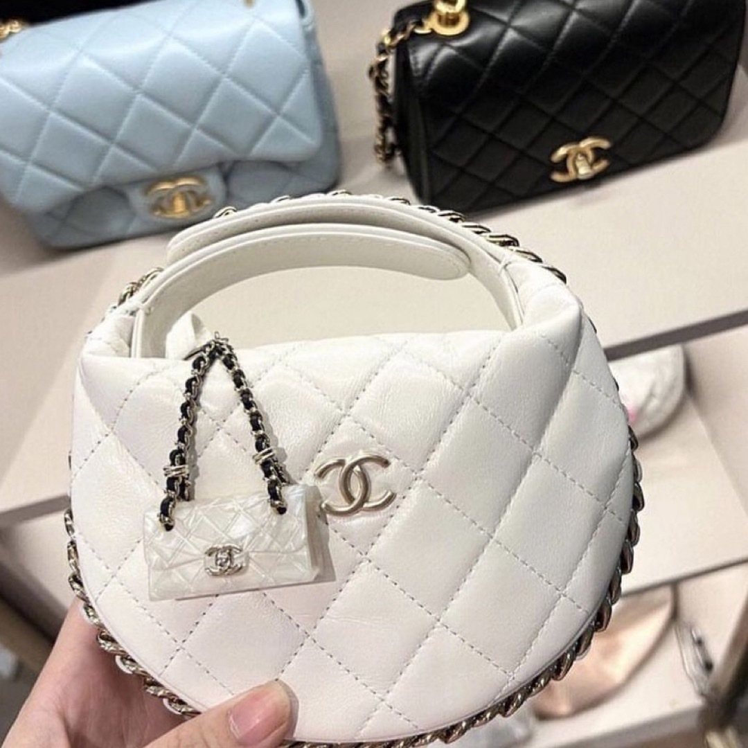 新品 シャネル CHANEL マトラッセ バッグ キーホルダー チャーム