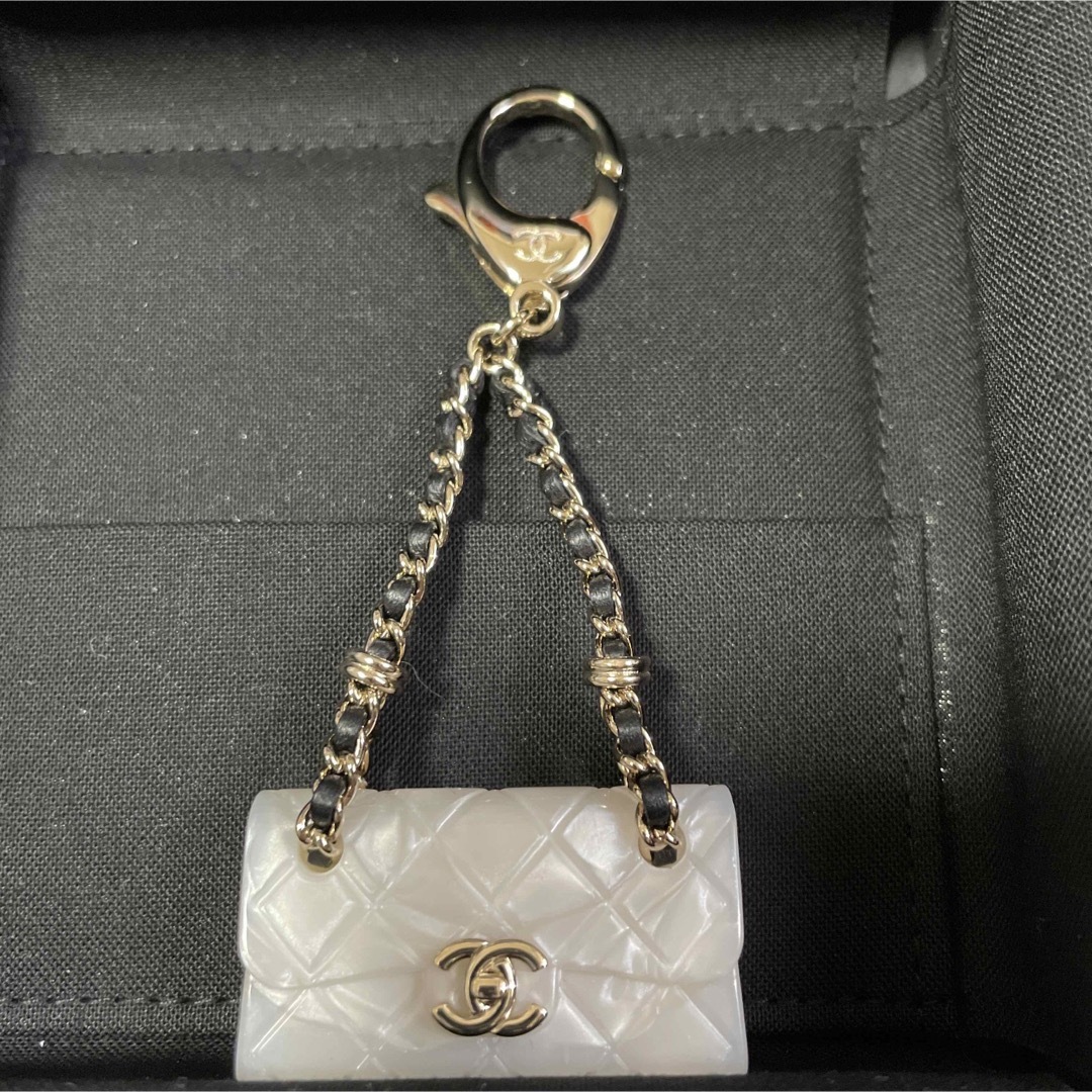 新品 シャネル CHANEL マトラッセ バッグ キーホルダー チャーム