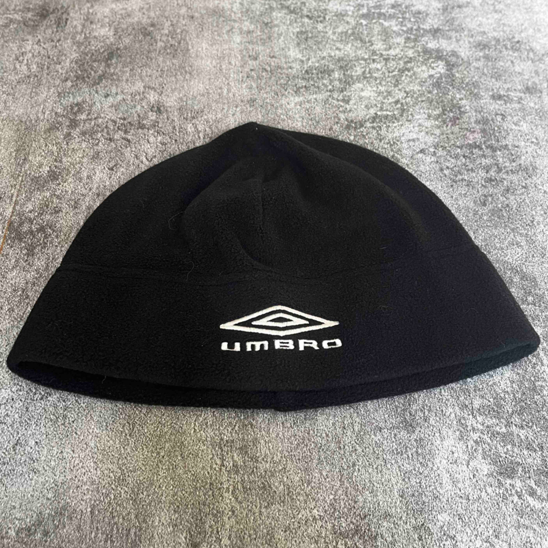UMBRO(アンブロ)の00s UMBRO(アンブロ) ロゴ刺繍 フリース ワッチ  ビーニー ボア メンズの帽子(ニット帽/ビーニー)の商品写真