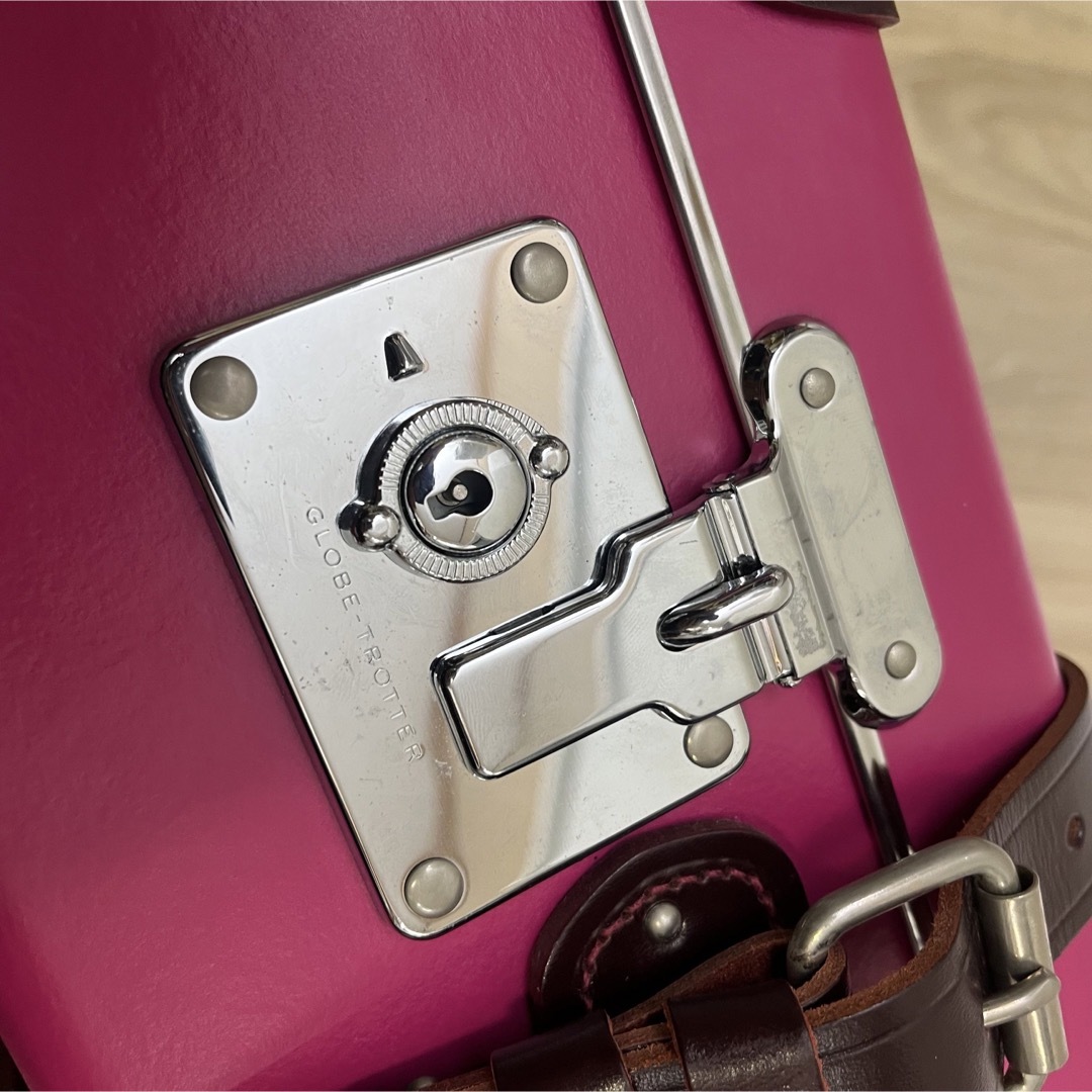 GLOBE-TROTTER(グローブトロッター)の訳あり　美品　グローブトロッター  キャリーバッグ  スーツケース　18インチ レディースのバッグ(スーツケース/キャリーバッグ)の商品写真