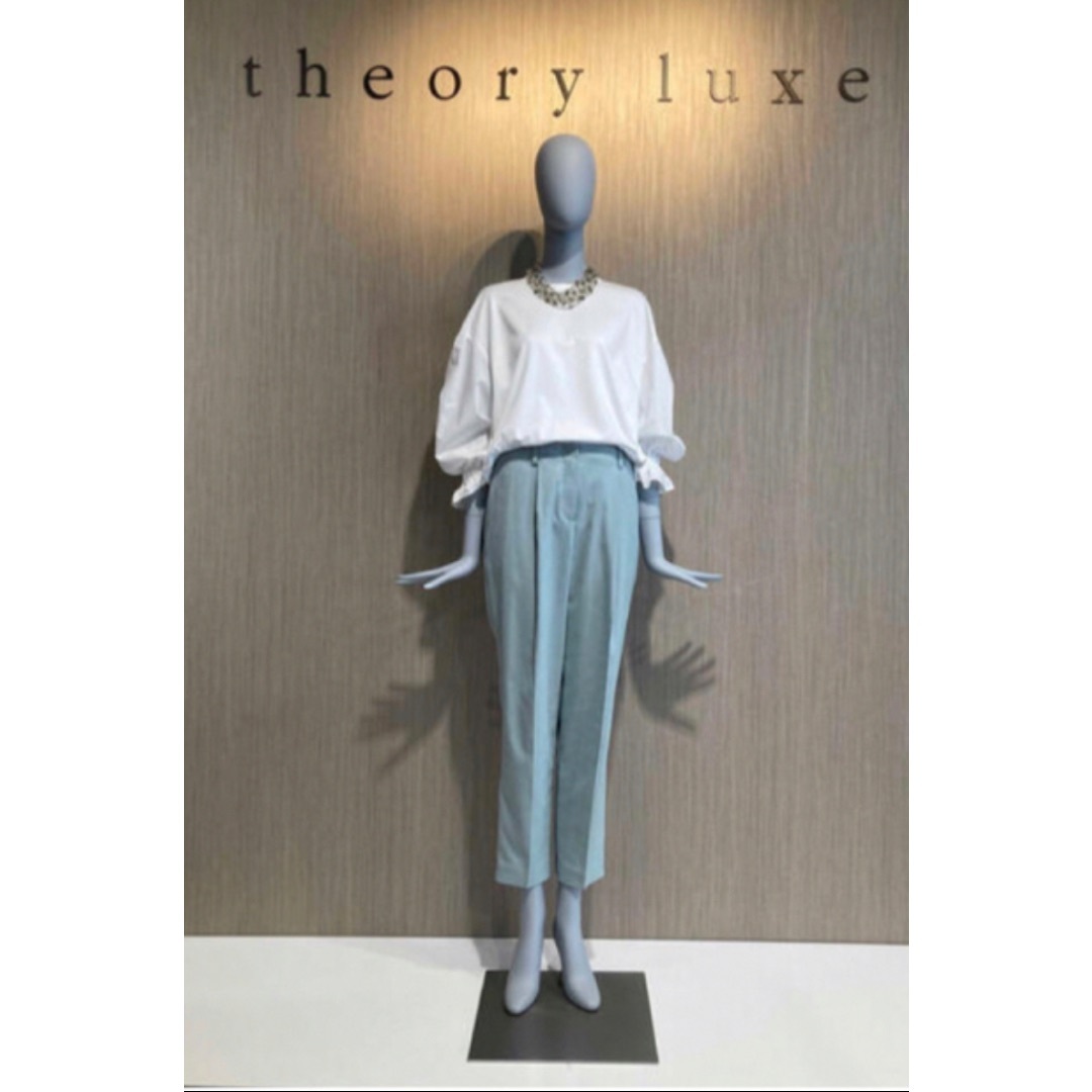 Theory luxe(セオリーリュクス)の美品！蛯原友里コラボTheoryluxe21ss タック入りテーパードパンツ36 レディースのパンツ(クロップドパンツ)の商品写真