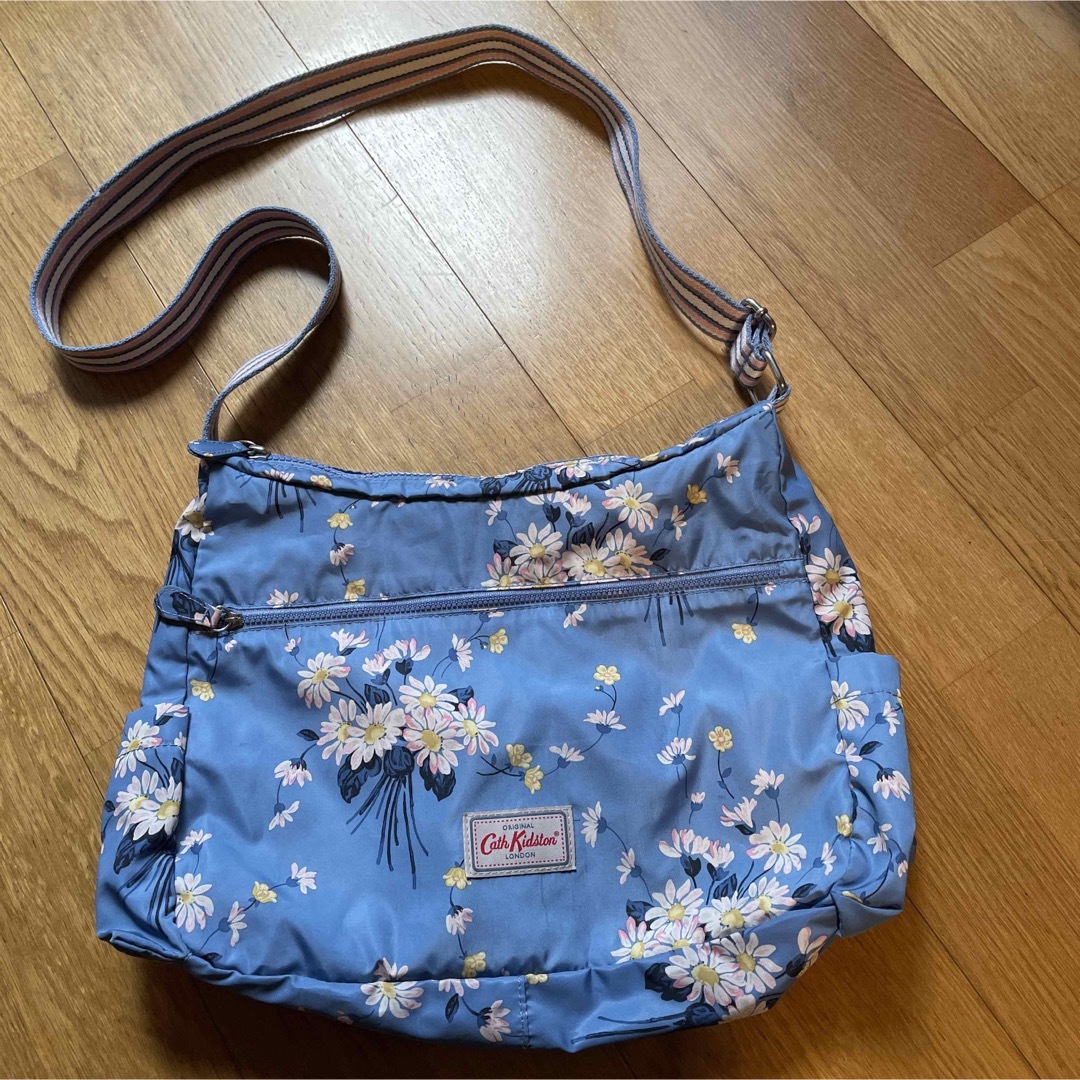 Cath Kidston(キャスキッドソン)のキャスキッドソン　折りたたみ式ショルダーバッグ レディースのバッグ(ショルダーバッグ)の商品写真